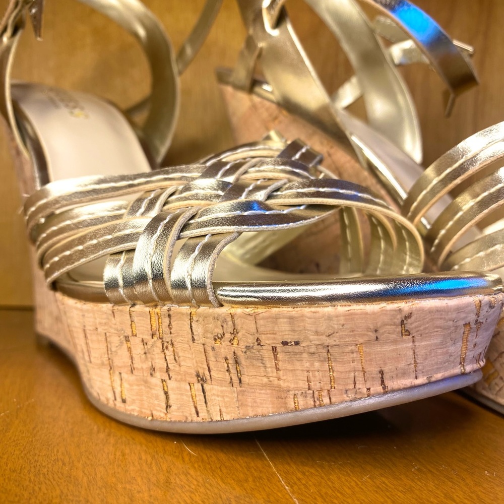 New Guess Platform Heels 8 M